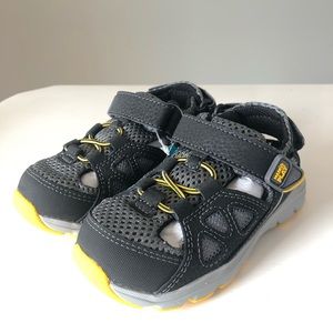 Stride rite toddler shoes
